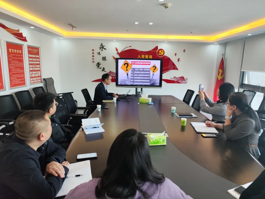 安環(huán)家受邀參加河南省保險行業(yè)協(xié)會(huì )“風(fēng)險減量及安責險事故預防”專(zhuān)題會(huì )議